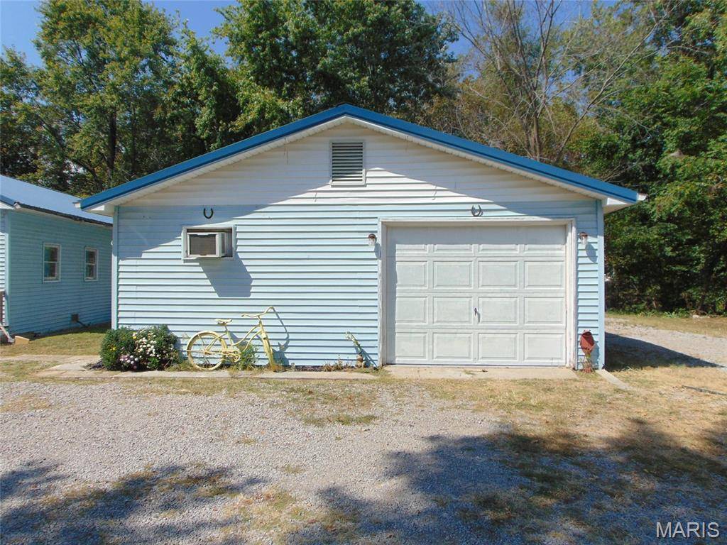 Duquoin, IL 62832,3349 Bell