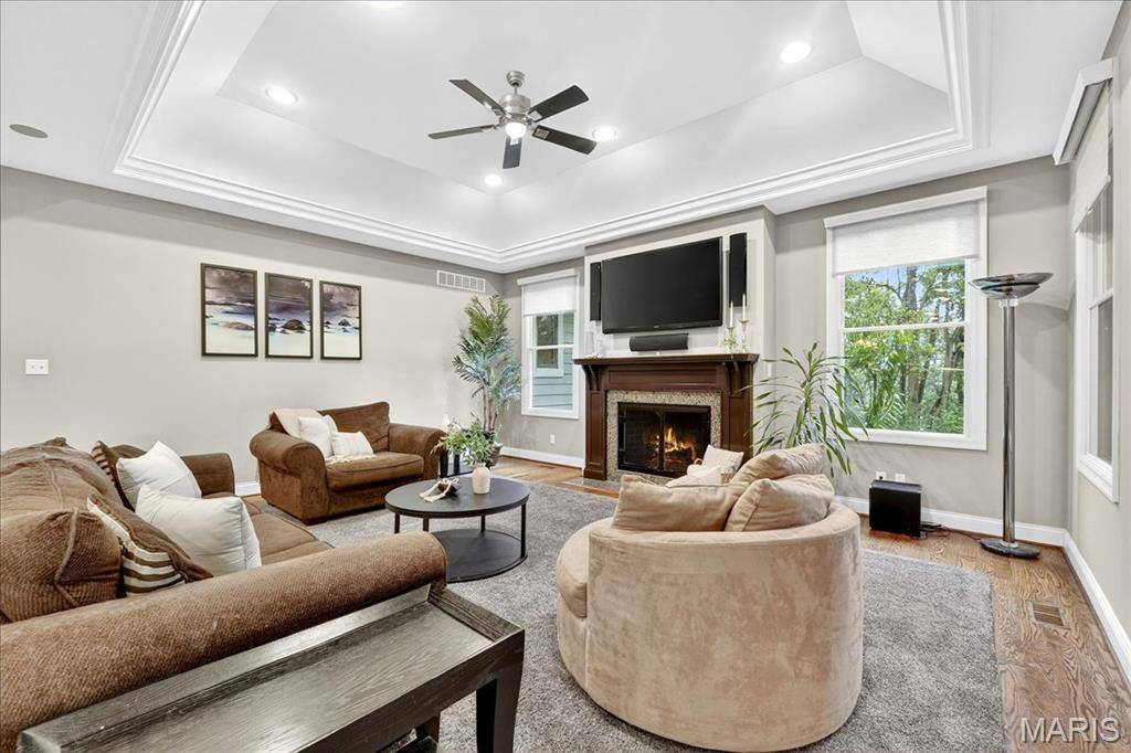 Kirkwood, MO 63122,699 W Washington AVE