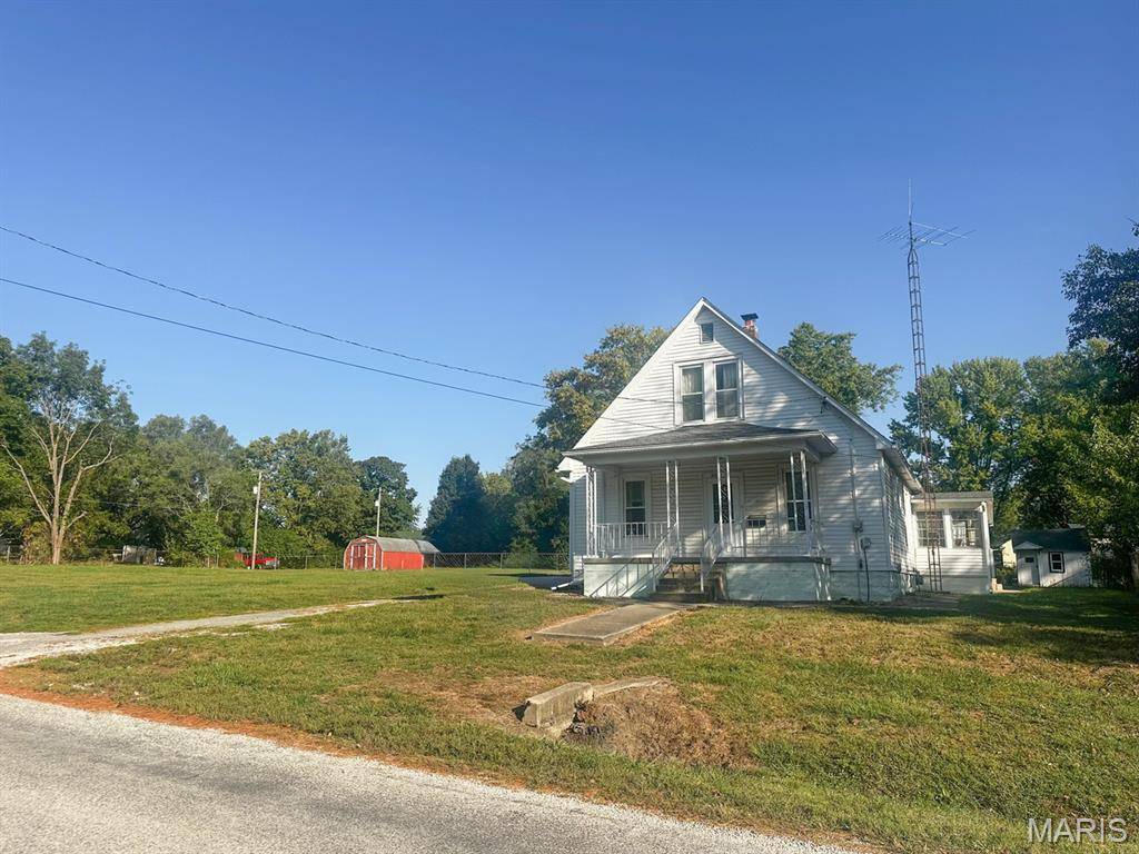 Hillsboro, IL 62049,815 E Brailley ST