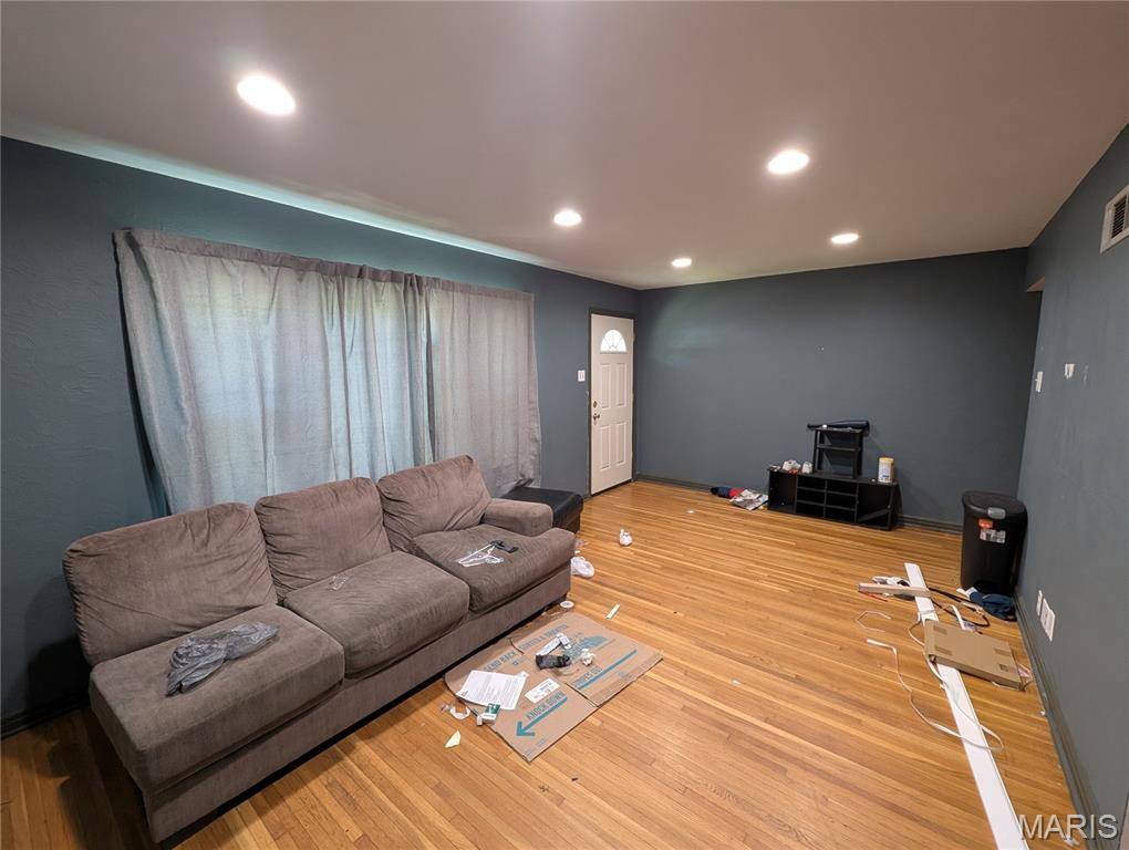 Florissant, MO 63134,9720 Lilly Jean DR