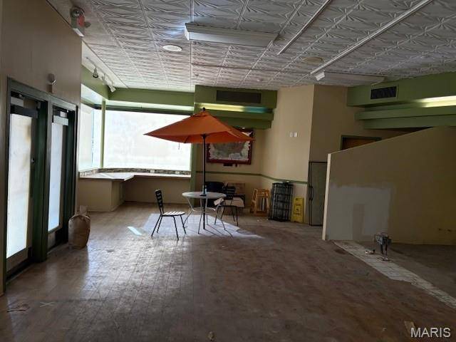 Clayton, MO 63117,7807 Clayton RD