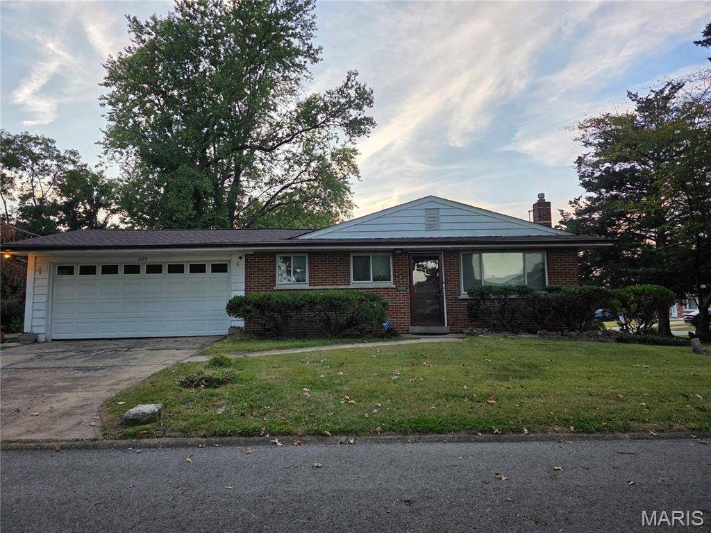 Cool Valley, MO 63121,1229 N Hills LN