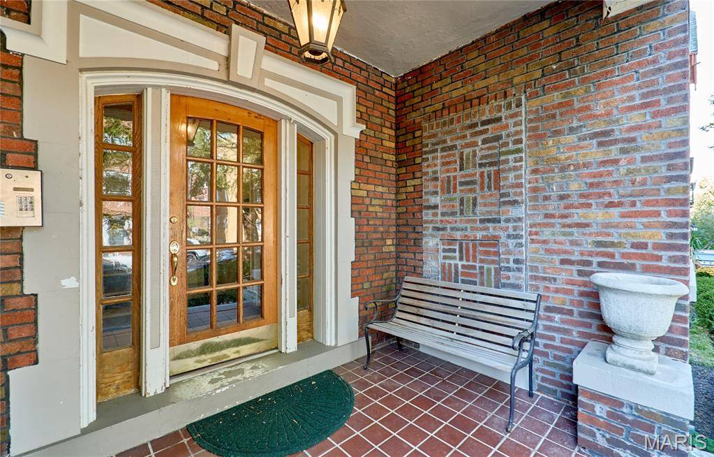 Clayton, MO 63105,6308 S Rosebury AVE #3E