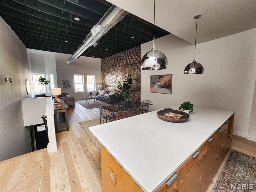 St Louis, MO 63108,4738 McPherson AVE #201