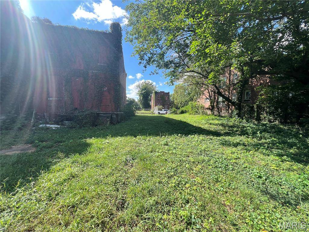 St Louis, MO 63107,2527-31 E University ST