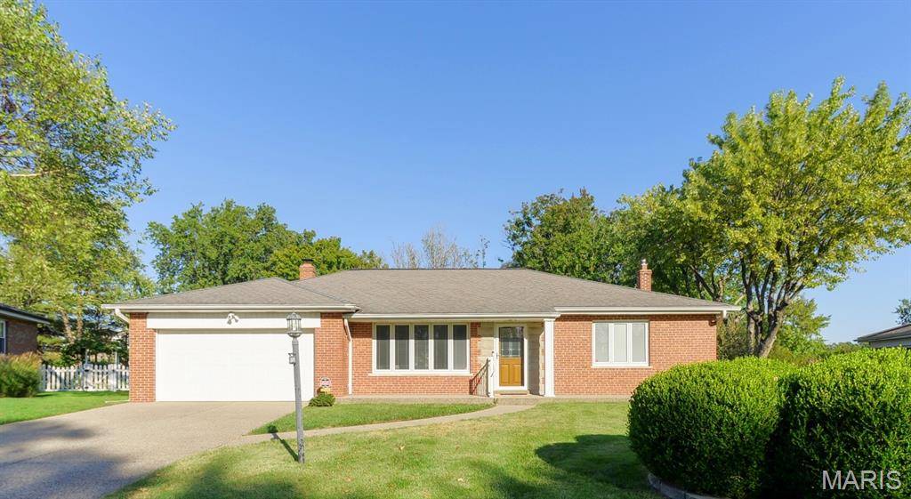 St Louis, MO 63123,10649 W Knollshire DR