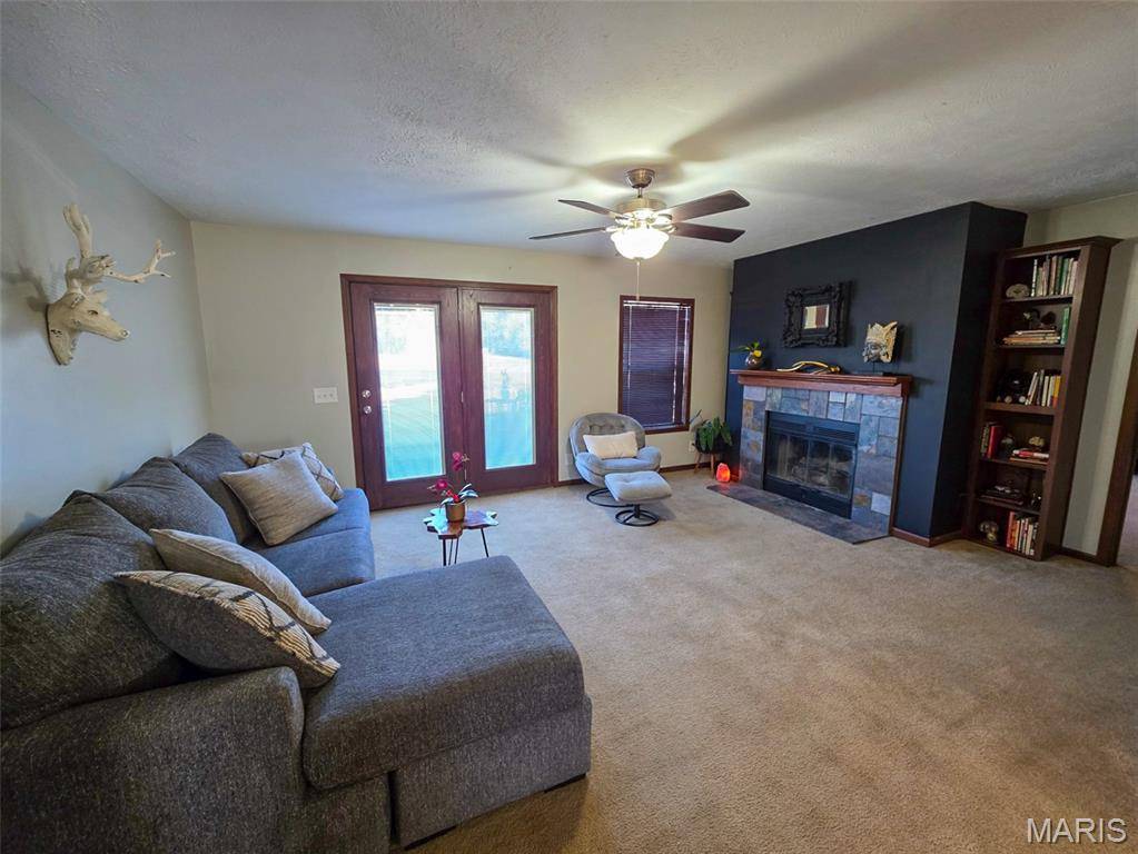 West Frankfort, IL 62896,10045 Freeman Spur Blacktop