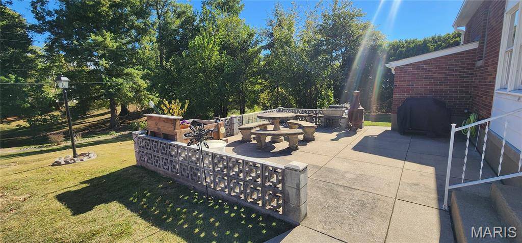 Chester, IL 62233,2412 State ST