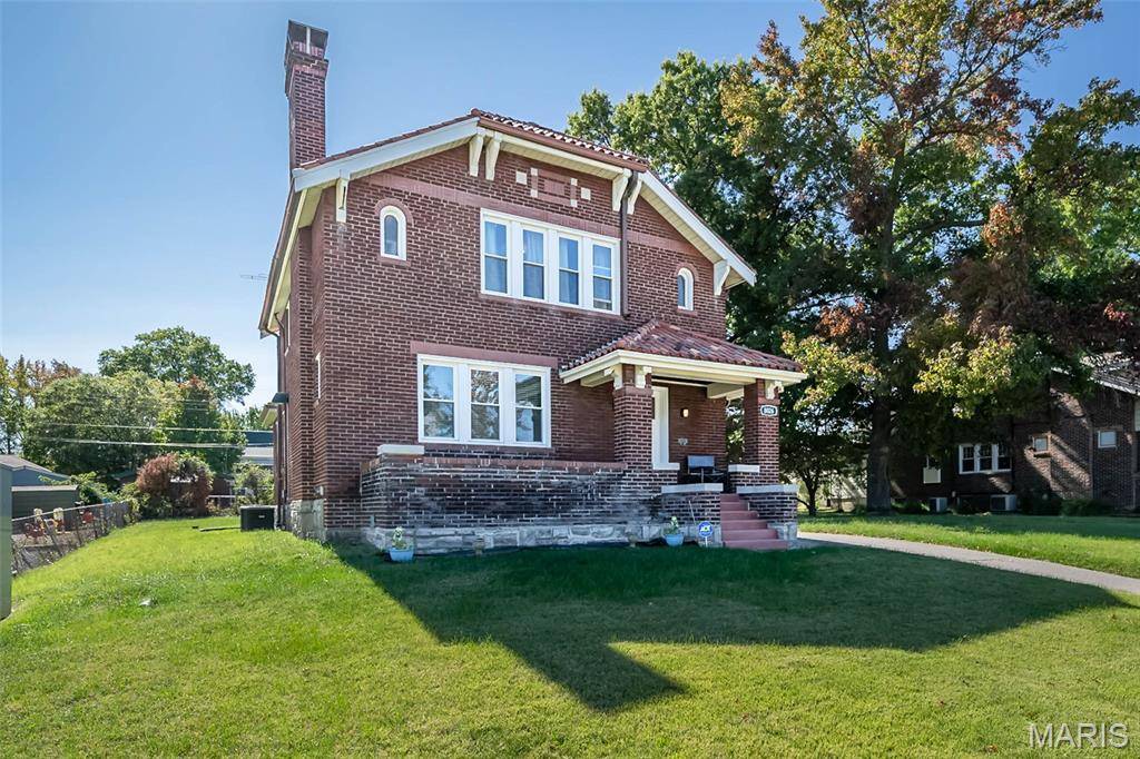 St Louis, MO 63121,8026 Natural Bridge RD