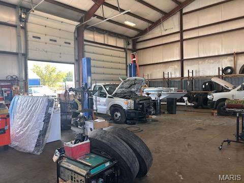 Marion, IL 62959,1504 E East Main Street