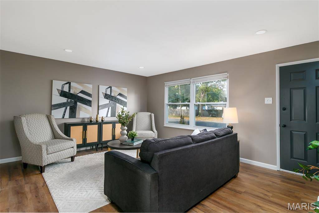 Florissant, MO 63031,1580 Queens DR