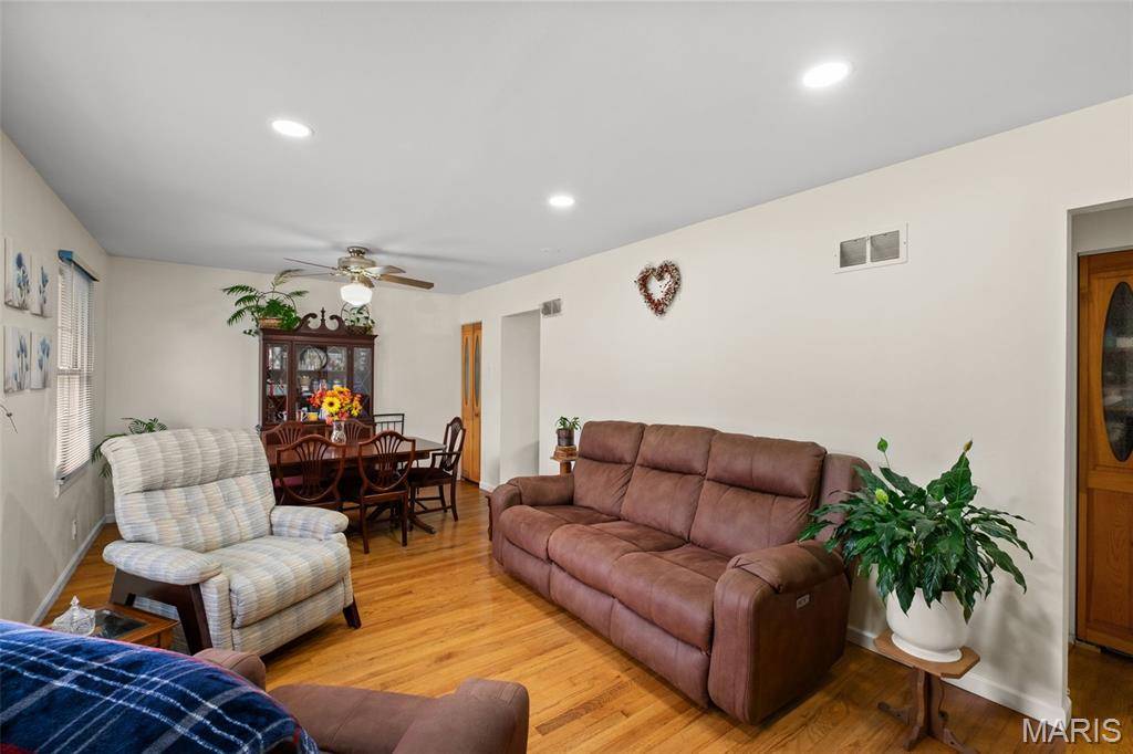 Mehlville, MO 63129,223 Freeman DR