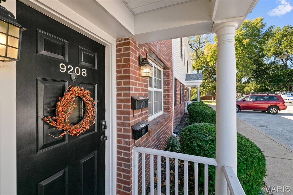 St Louis, MO 63144,9208 Eager RD