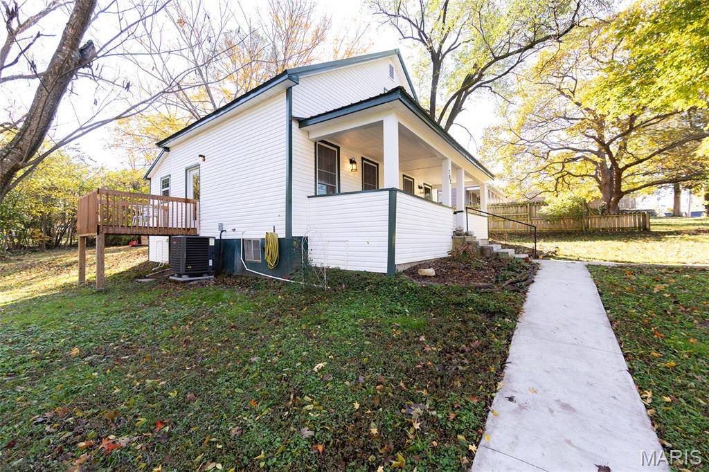 Salem, MO 65560,702 N Hickory ST