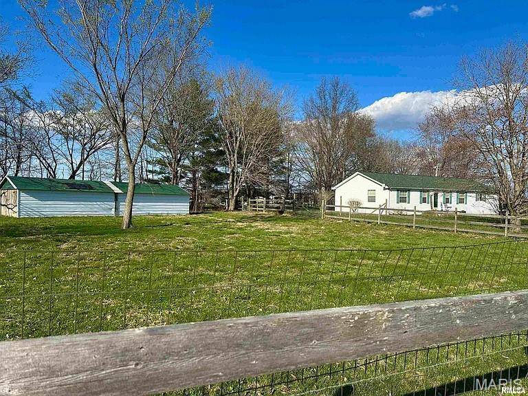 Iuka, IL 62849,1219 Buchanan RD