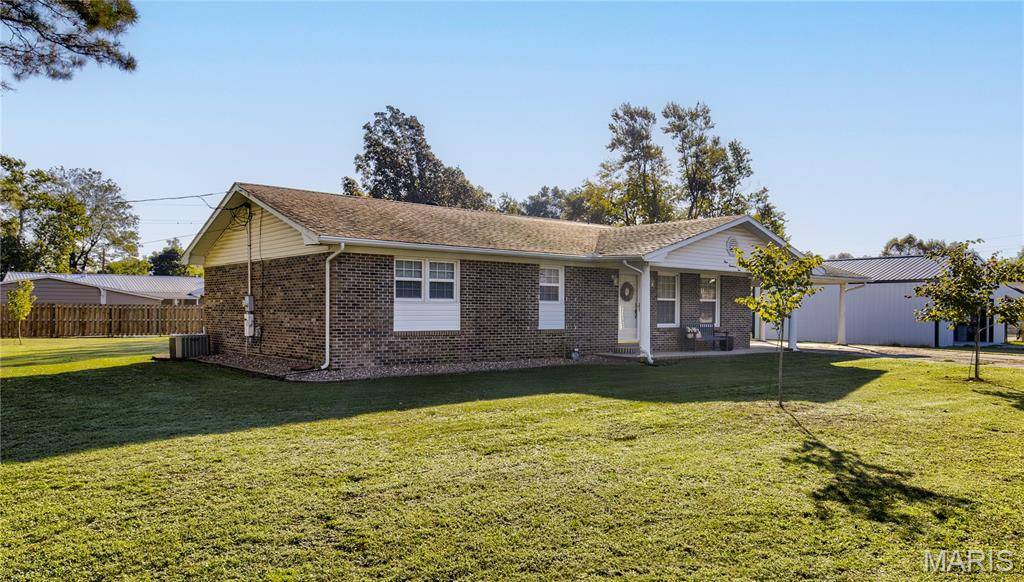 Matthews, MO 63867,102 N Davis ST