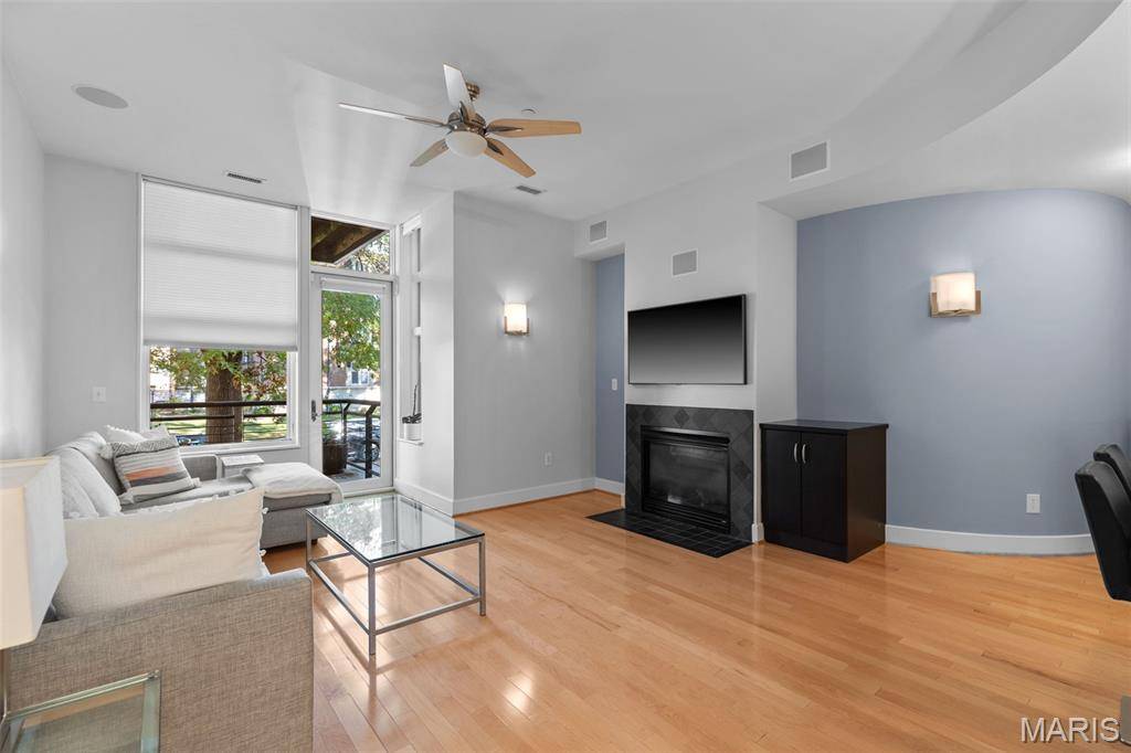 Clayton, MO 63105,7542 Cromwell DR #1B