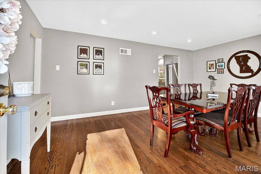 St Louis, MO 63119,9843 Boulder CT