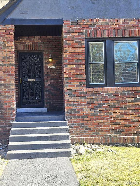 St Louis, MO 63147,8578 Drury LN