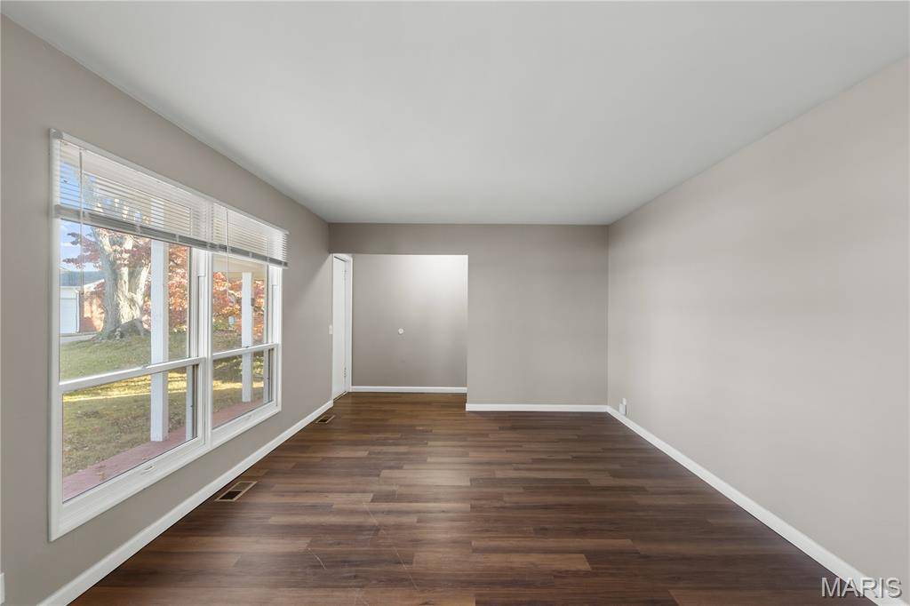 Florissant, MO 63033,7 Darwin CT