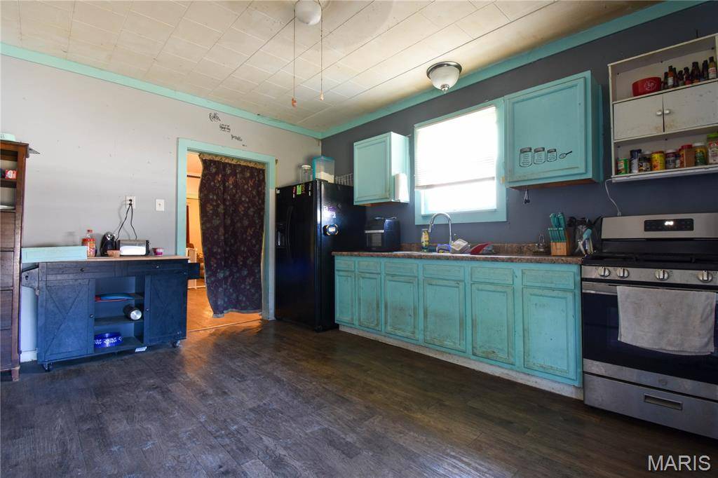 Benld, IL 62009,206 N 7th ST