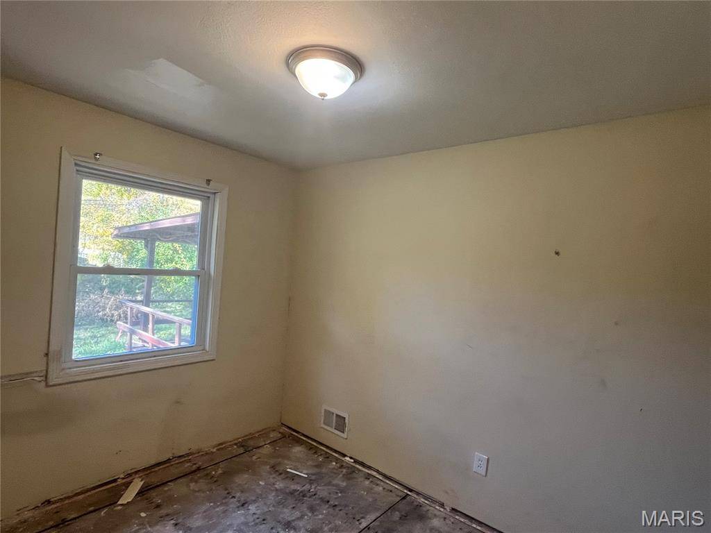 Unincorporated, MO 63136,10125 Crown Point DR