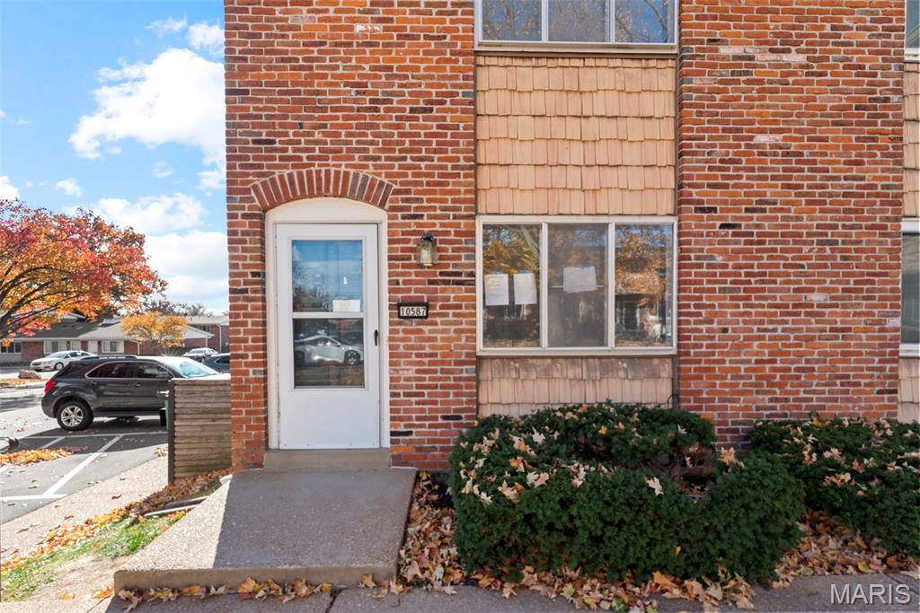 Unincorporated, MO 63128,10587 Carroll Wood WAY