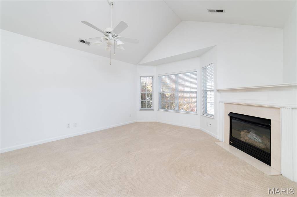 St Peters, MO 63376,410 Benton DR #L