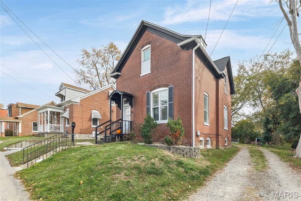 Belleville, IL 62220,24 S 14th ST