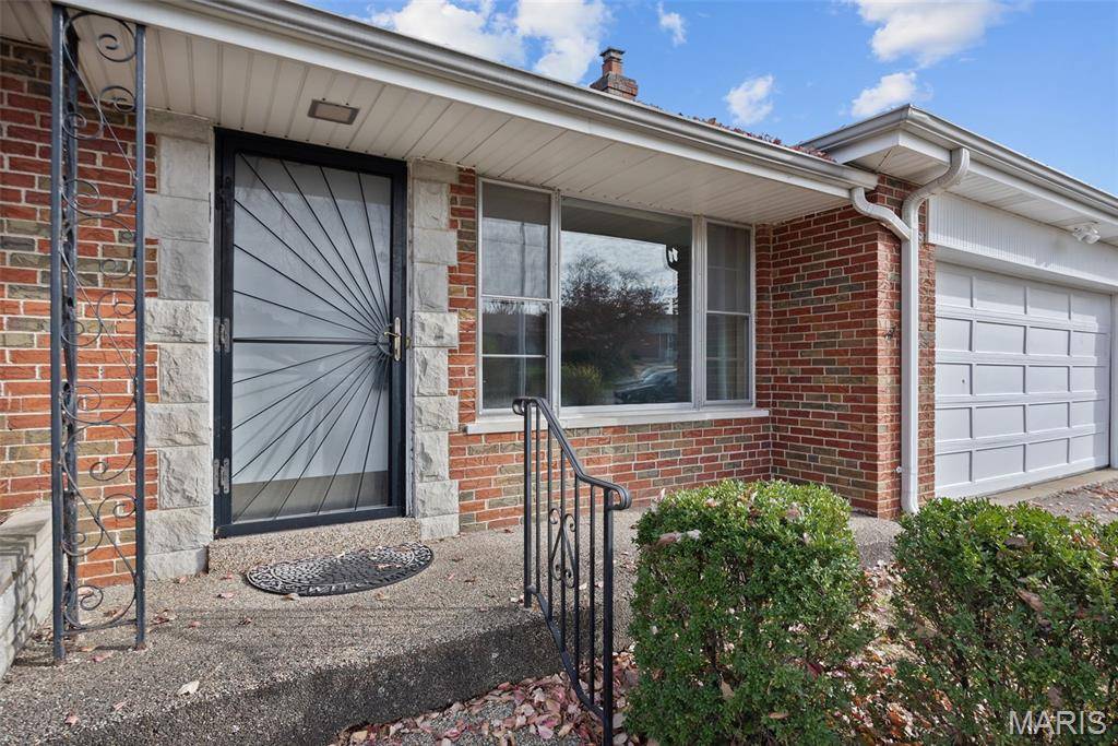 St Louis, MO 63123,9720 Grantview DR