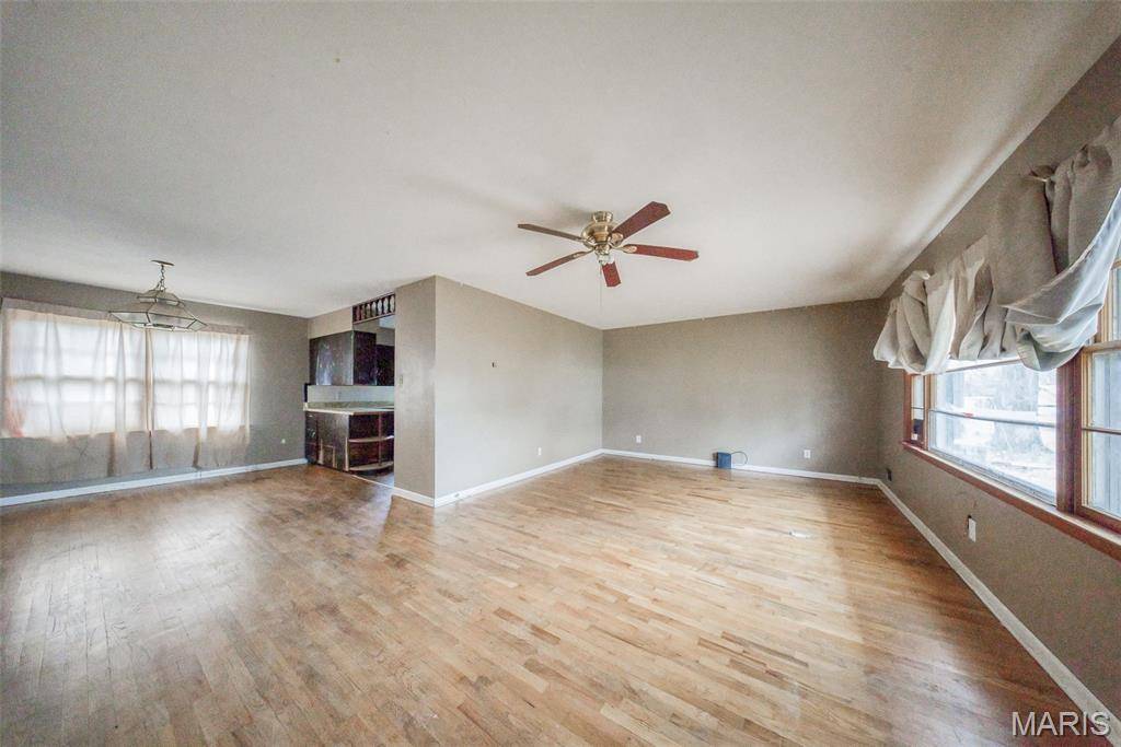 Salem, MO 65560,905 E Pace ST