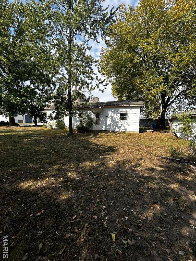 Nokomis, IL 62075,111 S Elm ST