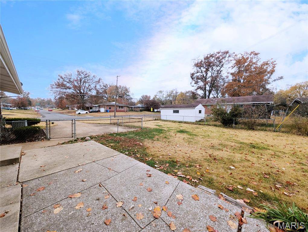 Florissant, MO 63033,1305 Burning Tree DR