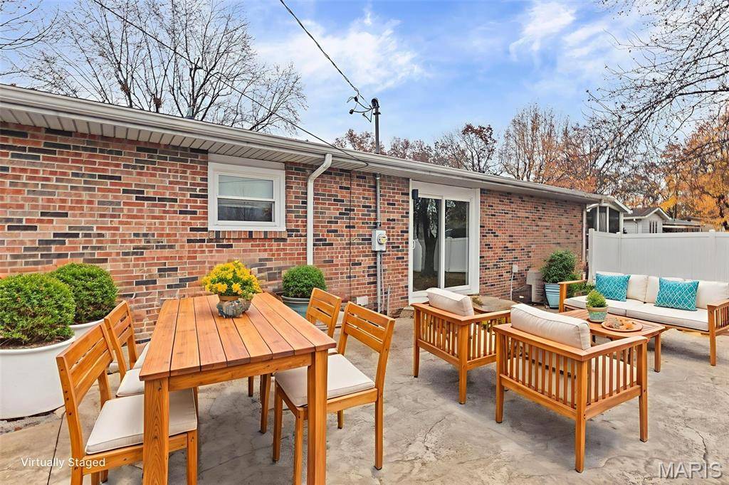 Bethalto, IL 62010,118 Whispering Oaks Dr. DR