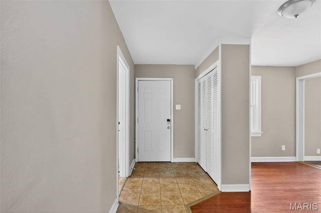 St Louis, MO 63136,7046 Roslyn DR