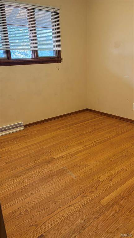 St Louis, MO 63121,4815 Barbara DR