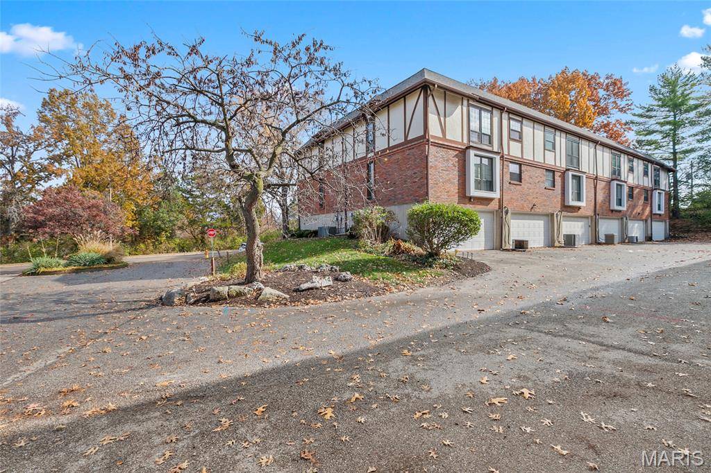 Ballwin, MO 63011,1026 Kehrs Mill RD #4