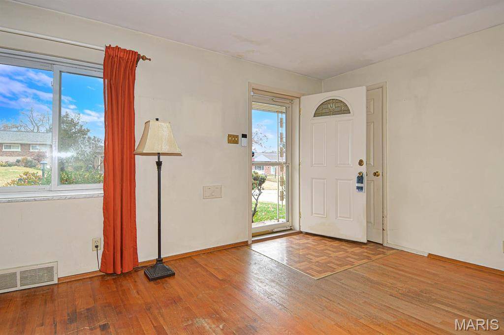 St Louis, MO 63123,9816 Lakeford LN