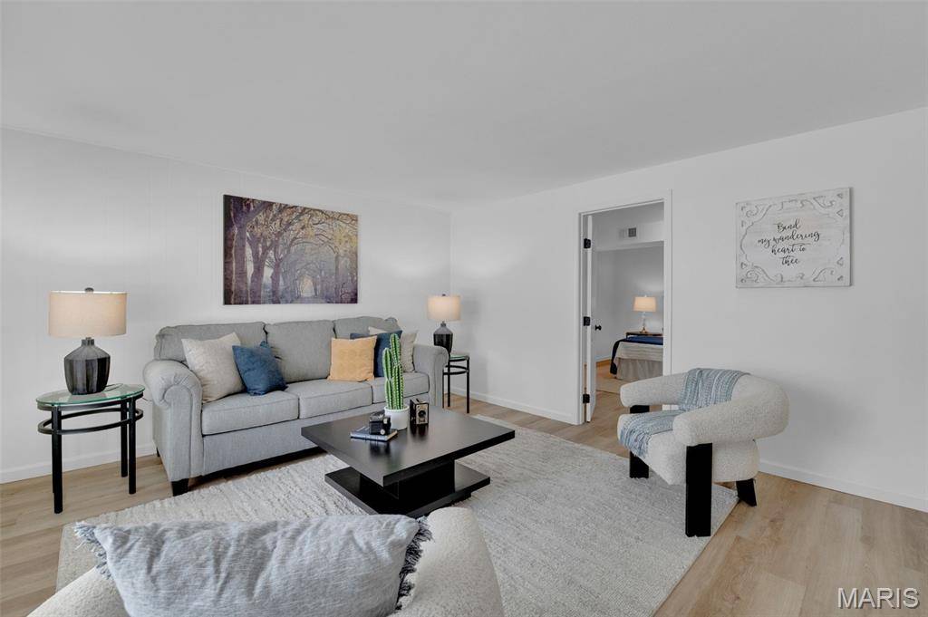 Ballwin, MO 63011,504 Thornlea CT