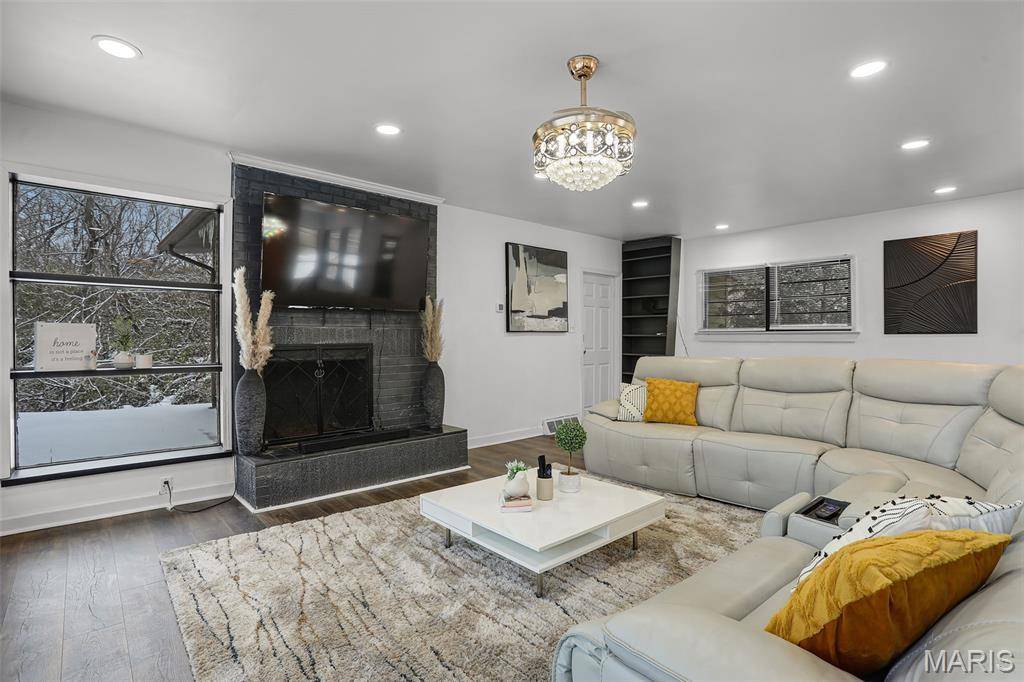 Belleville, IL 62223,28 Oakleigh DR