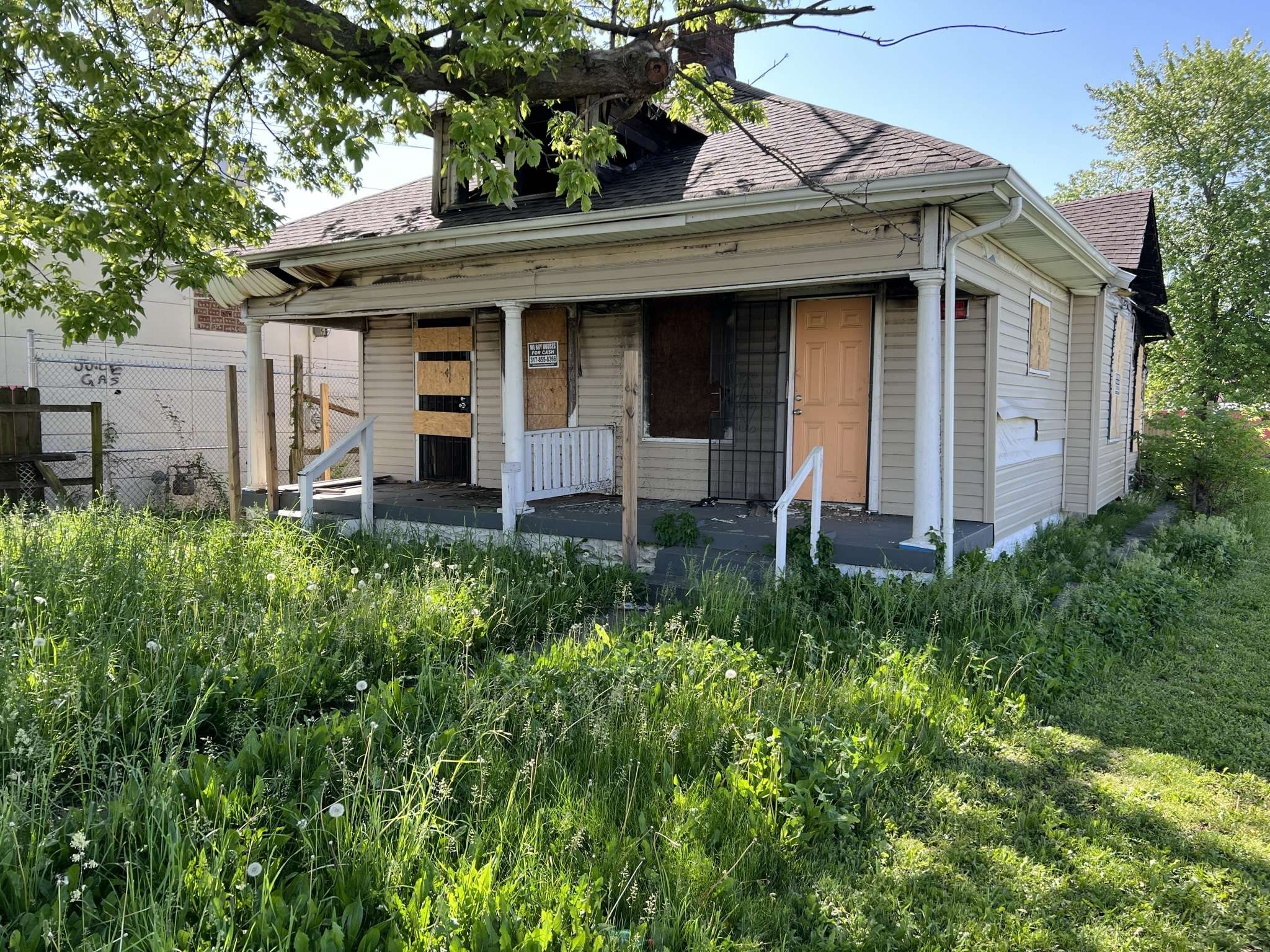 Indianapolis, IN 46218,2729 Massachusetts AVE