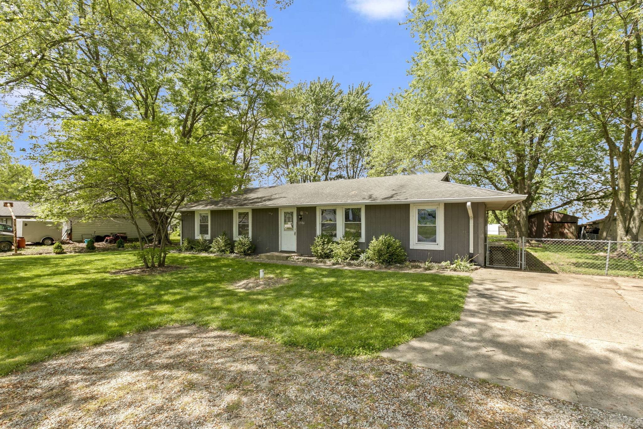 Greenfield, IN 46140,1586 N Blue RD