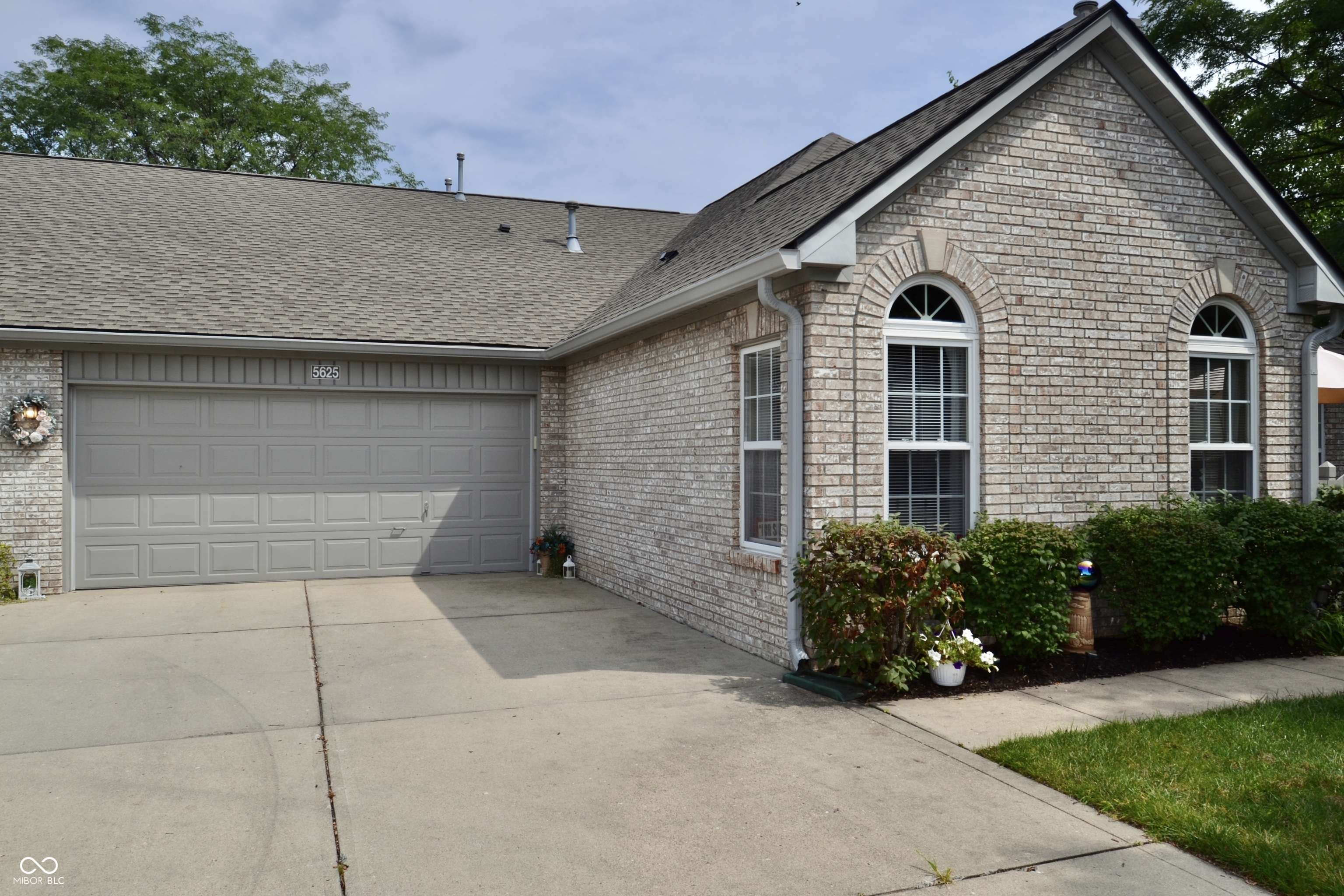 Indianapolis, IN 46237,5625 Quail Feather CT