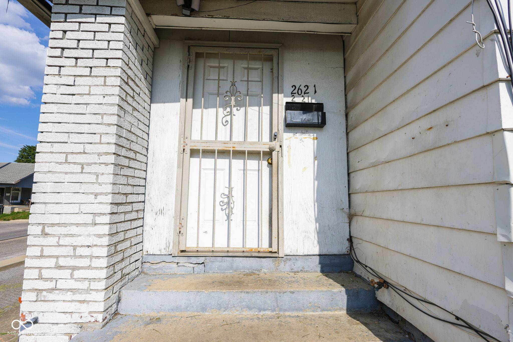 Indianapolis, IN 46201,2621 E New York ST