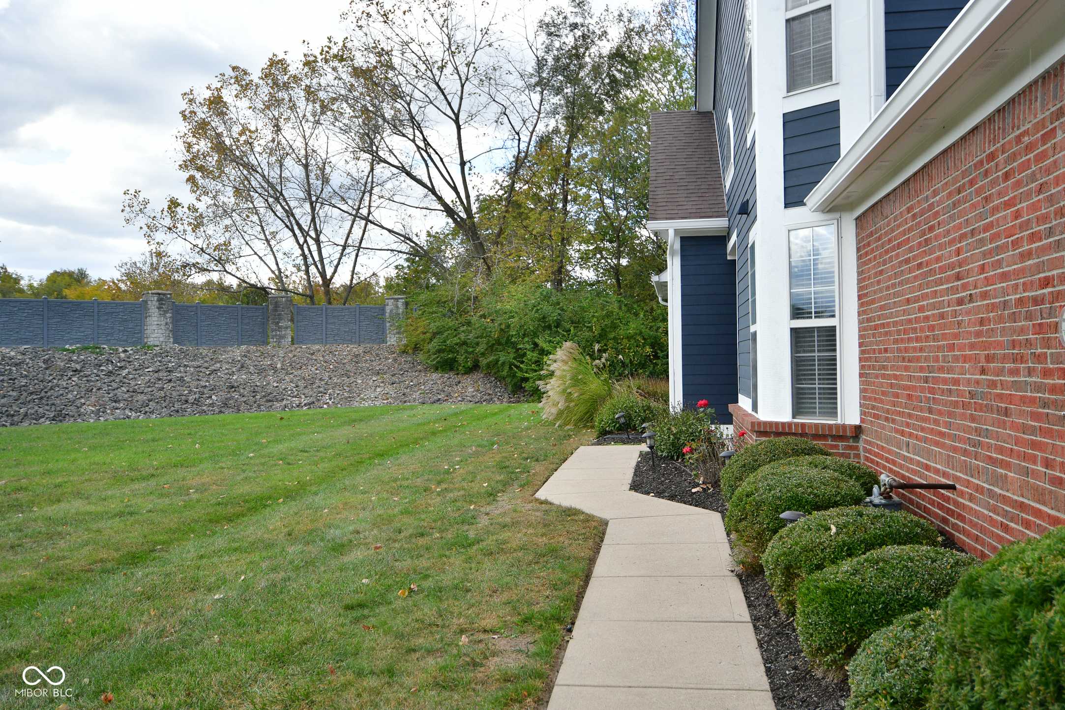 Indianapolis, IN 46240,8850 Crystal Lake DR