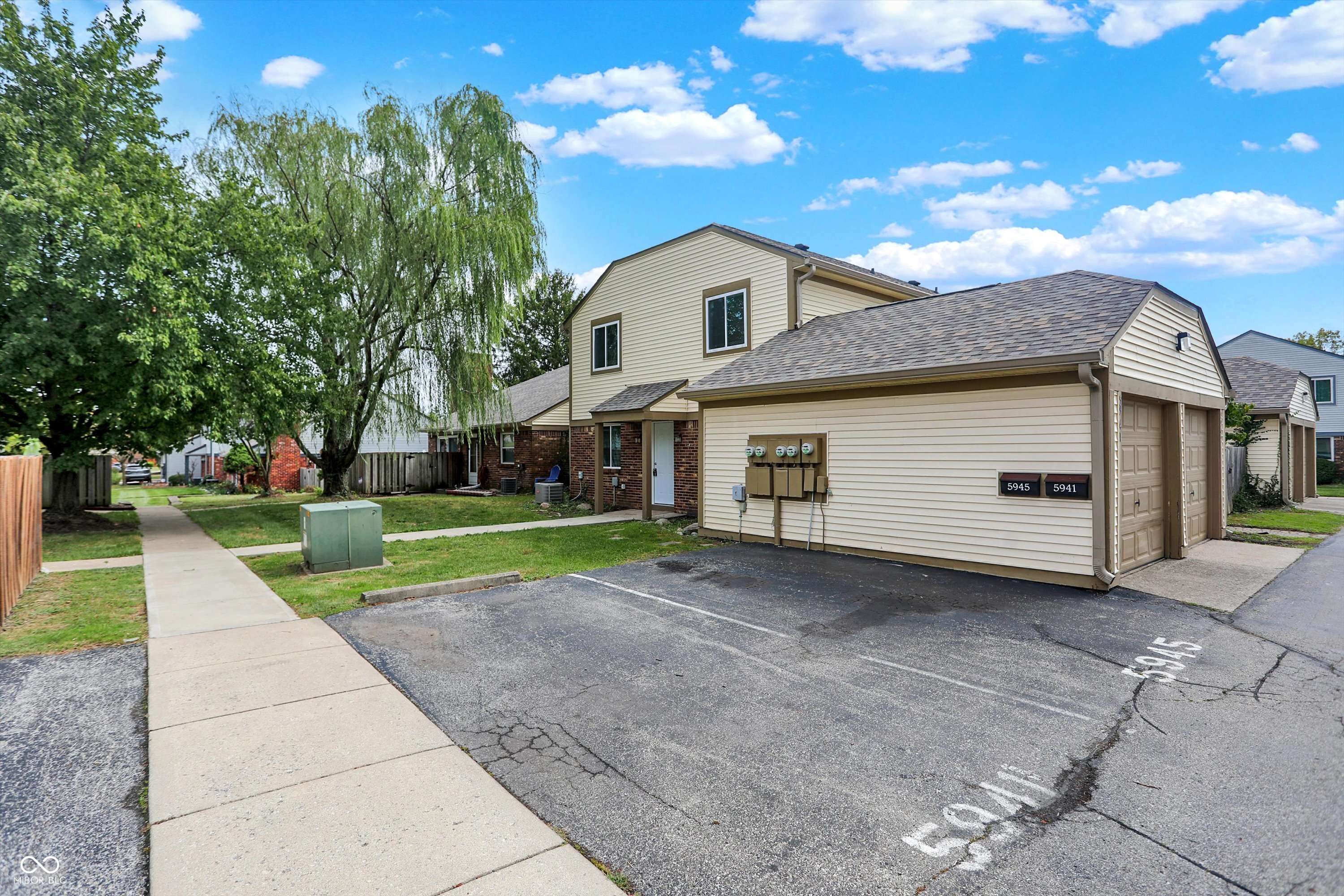 Indianapolis, IN 46254,5945 Deerwood CT