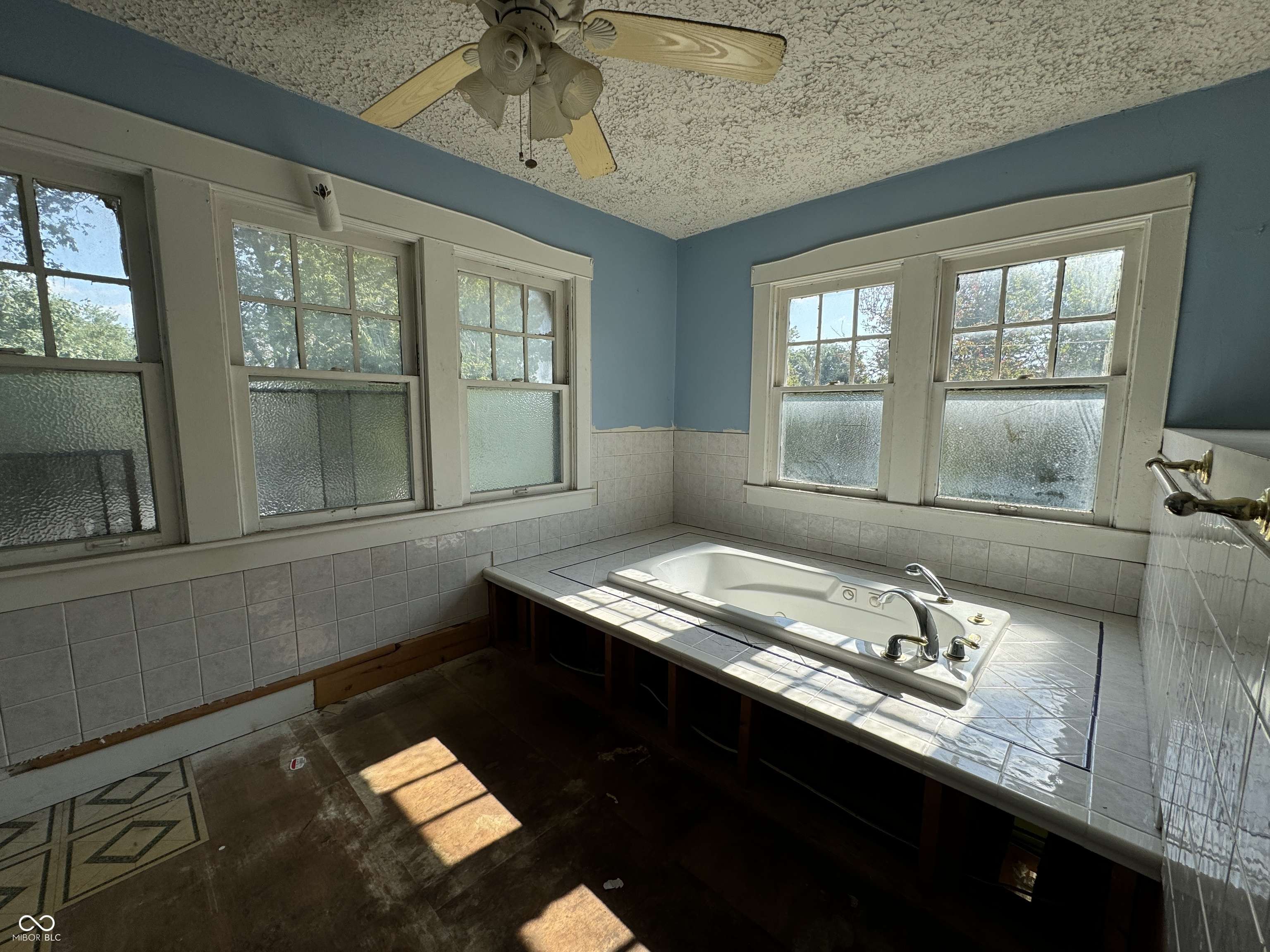 Indianapolis, IN 46205,548 Central CT N