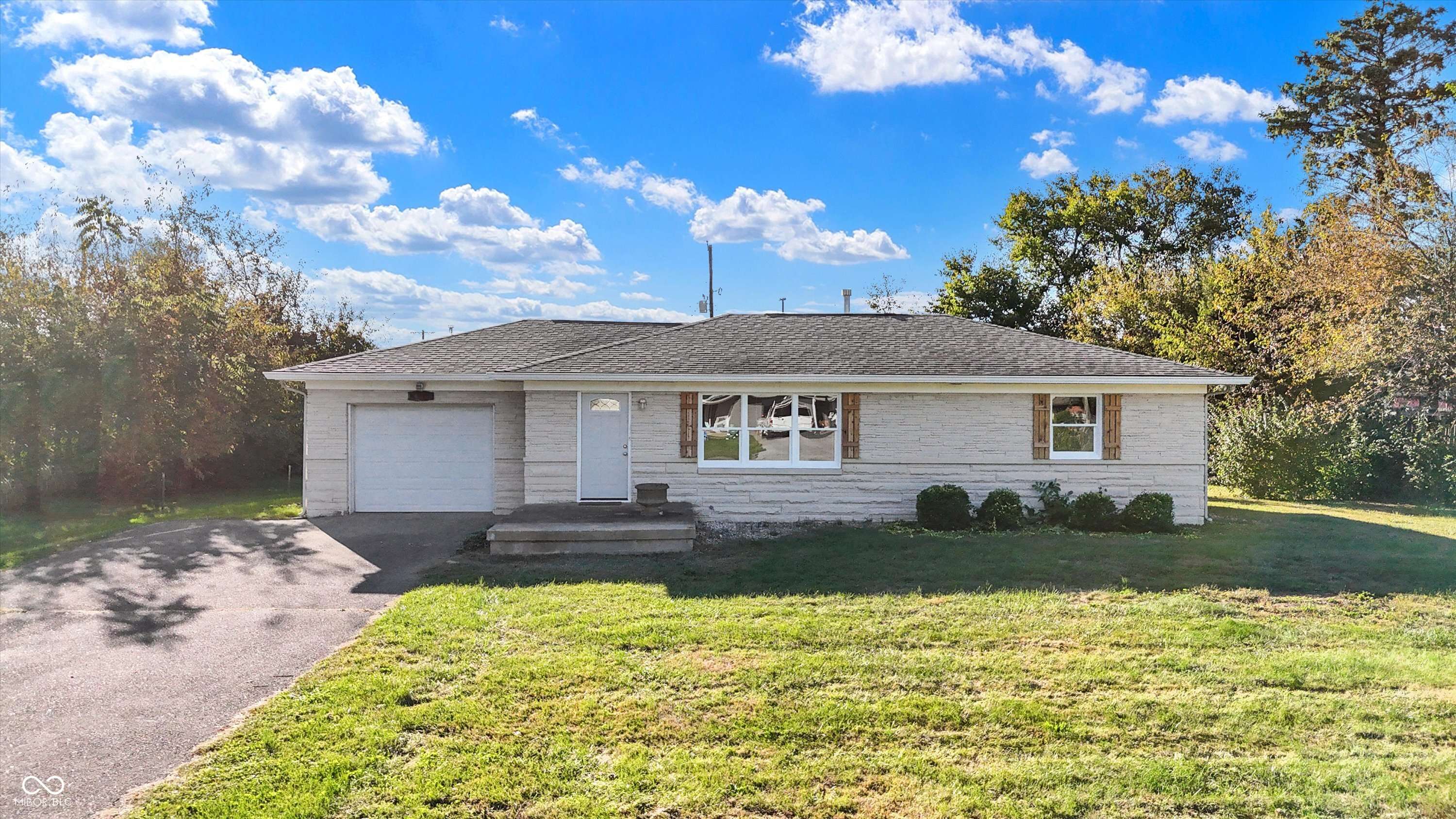 Indianapolis, IN 46227,8030 Meadow LN