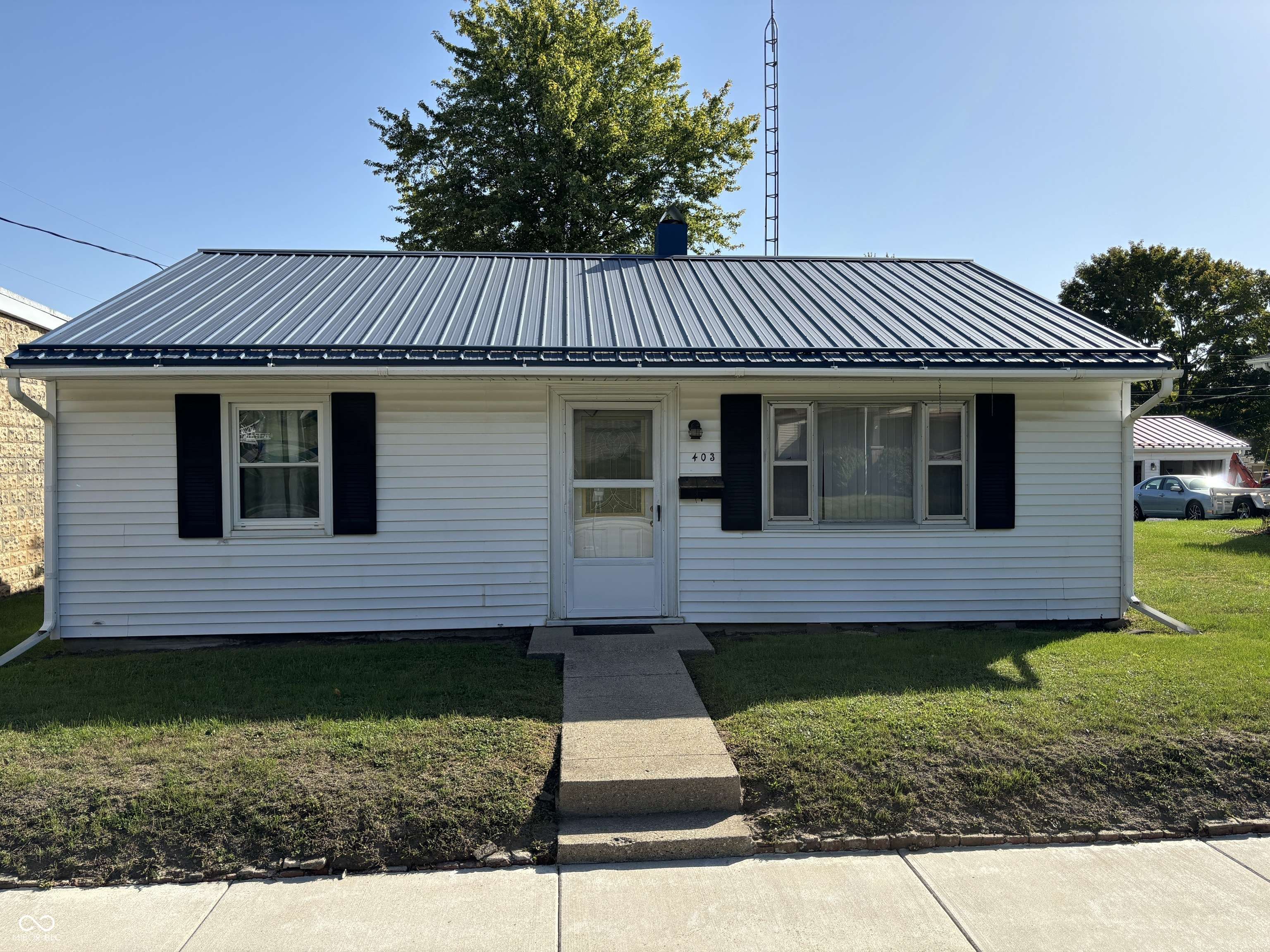 Veedersburg, IN 47987,403 S Mill ST