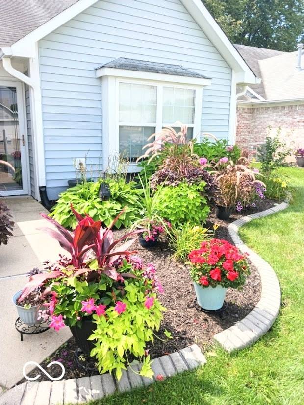 Indianapolis, IN 46229,11525 Coastal DR